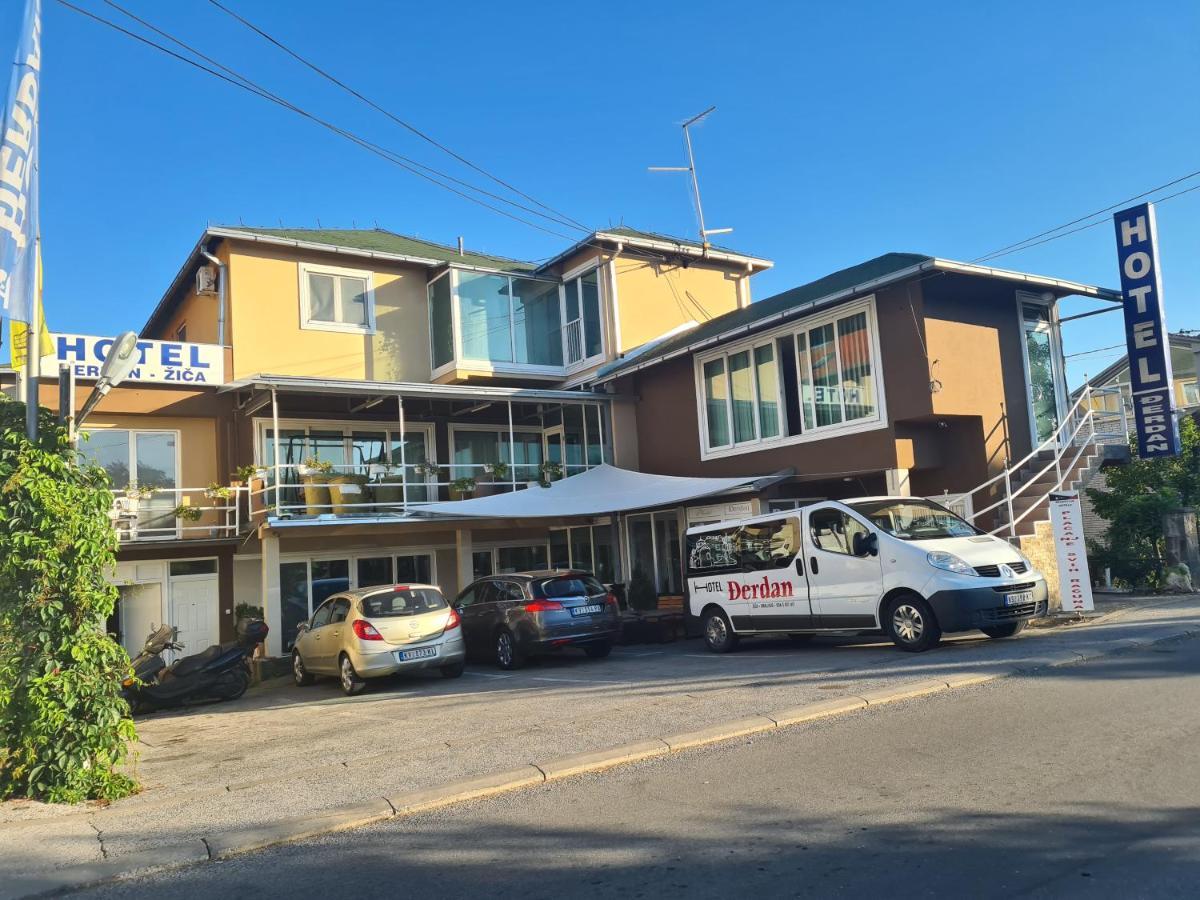 קראלג'בו Hotel Djerdan מראה חיצוני תמונה
