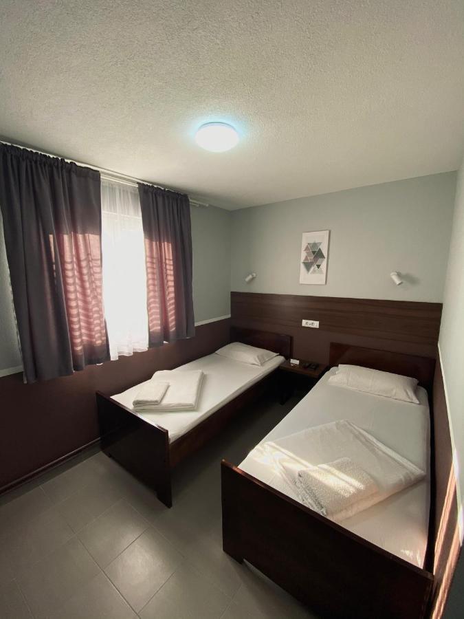קראלג'בו Hotel Djerdan מראה חיצוני תמונה